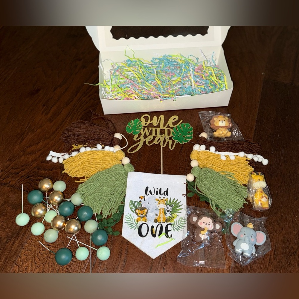 1st Birthday Jungle Themed High Chair & Cake Decorating Set